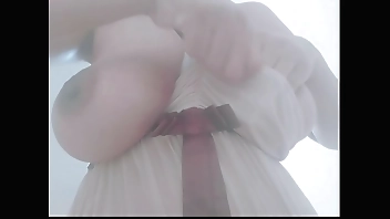 طبوني هايج احبيبة على زبك بغيتك تخشيه بين بزازلي تبقا ديه و تجيبو حتى بفيض حليبو على بزازلي اححح