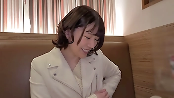 【『アナタより好きな人に気持ち良くしてもらってます...。』不倫と快楽に沼る美人妻】担当ホストに頼まれ店のトイレで自撮りオナニー！公共の場でも構わず絶頂→旦那じゃ届かない膣奥ピストンにメスイキ不貞性交SEX! 【しろうとハメ撮り＃まこ＃29歳＃ショップ店員】