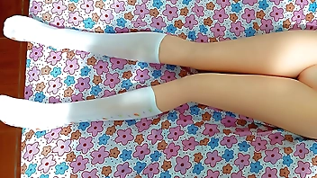 She climbed on my bed just when I was very erect!!!