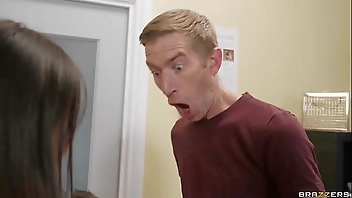 Sneaky Shoe Seduction - Yiming Curiosity / Brazzers  / stream full from www.zzfull.com/retail