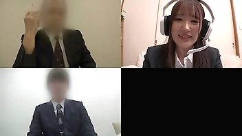 上司とのリモート会議中に彼氏がイタズラ！！？「バレたらヤバい…！！」緊張と興奮でマ○コはビショビショ！表情を変えず、声も出さずにこっそりSEX！Part3