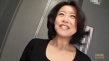 Mature Asian woman eager to use all the sex toys on her wet pussy