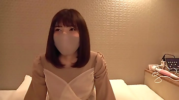 【素人個撮】この大人しさでセフレ3人持ちのチ〇ポ好きOL かわいいビジュに隠された美巨乳がエロすぎる！色白美肌に本能を抑えきれませんでした　独占ちゃん