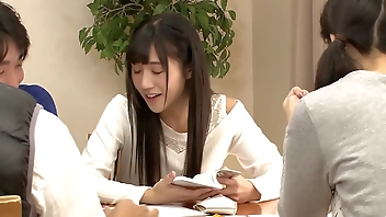 「ダメ…声出ちゃうって！」声を出しちゃいけない状況でカワイイあの子の股間を陰湿イタズラ責め！スリルとドキドキ感でマ○コが爆濡れ！アヘ声を我慢しながら連続真性中出しSEX！！【パート1】