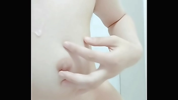 原创寂寞美女居家自拍揉奶