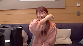 【宅配ちゃん。2件目】配達先でセフレを調達するオルチャン宅配ちゃんをゲット！黒ストが映える長身美脚でスニーカー扱き！自己主張の強い乳首をこねくり回しおかわりセックスでエビ反る全身性感帯娘！