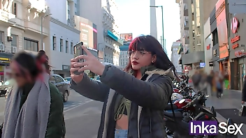 Argentina petera de 18 años es pillada por el Obelisco de Buenos Aires