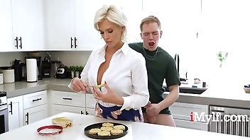 Begging StepMom To Do The #Cuminyourmomchallenge - Charli Phoenix