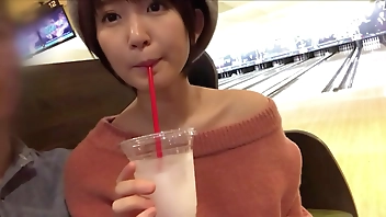 【素人ハメ撮り】ショートカットが似合うユーリちゃんとデート！映画館を見てタピオカ飲んでボウリング！そのあとはホテルでハメ撮りセックス！