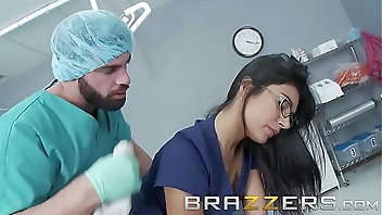 Doctors Adventure - (Shazia Sahari) - Doctor pounds Nurse while patient is - Brazzers
