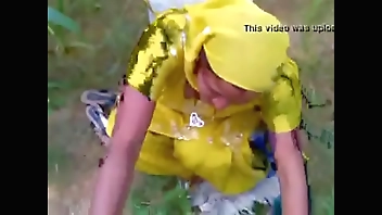 Cheating Bhabhi getting pussy fucked in field by dever