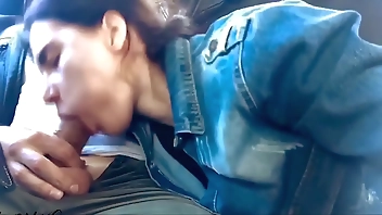 किशोरी बड़ा लंड अजनबी कार में  मुँह में सह