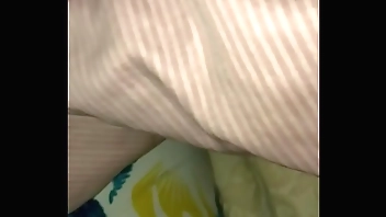 Choi EM gai ruot dang ngu