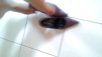 Mirella Mancini Scarpin com Porra A Puta mais Puta