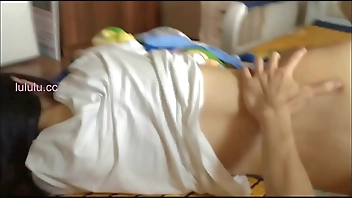 94年小炮友又來啦，性感白色絲襪，激情後入