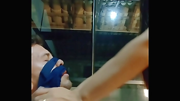 Fiz uma surpresa pro corno!!! Deixei um seguidor gozar na minha calcinha. Luana Kazaki