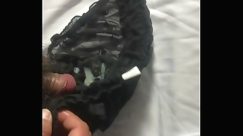 射在黑色原味透明薄紗內褲上 正值排卵期白垢超香