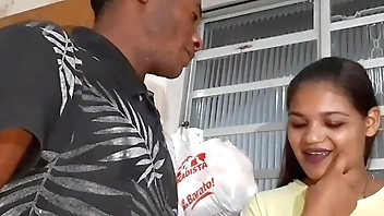 Trailer - Dei o cuzinho pro seguança na cozinha