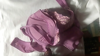 射在紫芋色原味奶罩上 射完用內層擦乾淨