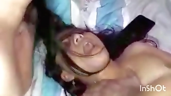 Disfrutando de una rica orgía que delicia con mi amiga del cole a los años