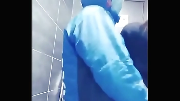 員工曖昧追求刺激感從廁所幹到倉庫2