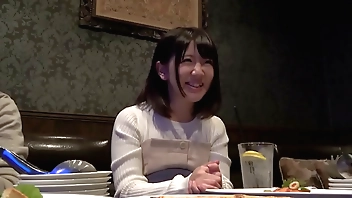 SEX下手の年下彼氏に代わって、しほちゃんの性をカタルシス！まるで初体験の如くアヘ顔絶頂連発！勤勉で純朴、ウブなJDの裏側は激イキ早漏ロールキャベツ系女子だった！！