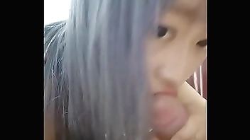 手机直播美女主播和炮友大秀足交口交浴室炮友尿身上再洗澡喜欢的不要错过