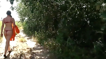 She's gonna prove she has the guts for a job in porn by FUCKING A DUDE IN PUBLIC