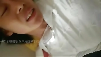 大学宿舍里和妹子爱爱露脸