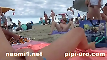 girl masturbate on beach