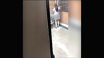 Se COGE a su VECINA Colegiala Después de LAVAR LA ROPA! La Convence Poco a Poco Mientras NO Están sus PAPÁS! Mexicanas Putas! Sexo Amateur!