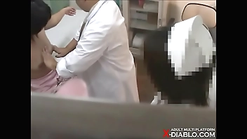 【執拗に乳房を揉まれる美人主婦ミホさん(26)】産婦人科診察 File03B 問診・触診編2