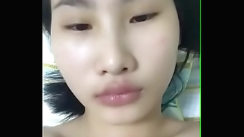 Em gái show hàng trên Bigo Live