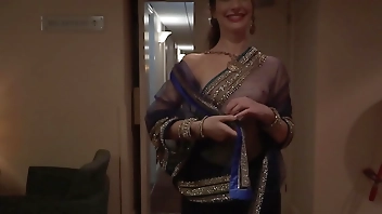 Indian Actress dare to walk naked in hotel with see through saree and guest see her