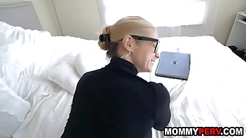 Big ass blonde milf stepmother discovers her stepson watches stepmom porn