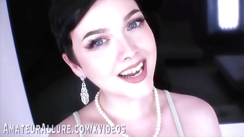 Jade Valentine & Bella Luna Provide Oral Pleasures