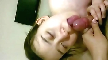 Mooie Chinees Weiluan-Chen heeft een Leuk blowjob met haar Nederlandse vriendje