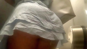 HIDDEN CAMERA IN AIRPORT PUBLIC BATHROOM