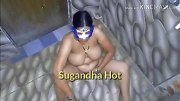 मौसी को बाथरूम में चोदा