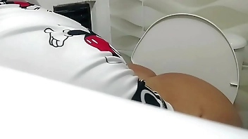 CATCHING MY STEPMOM'S BEAUTIFUL ASS IN THE BATHROOM