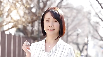 初撮り五十路妻ドキュメント　和泉亮子