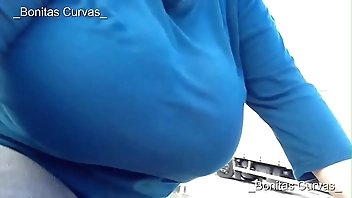 Meneo de tetas en bici