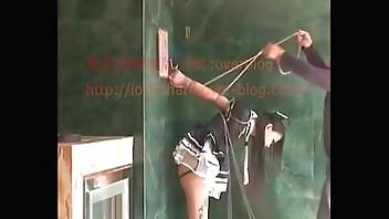 COSPLAY美女被诱至厕所拍摄捆绑鞭笞 在酒店绑架红衣大胸美女