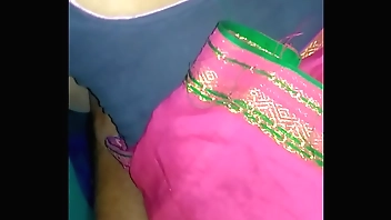 Soti huie bhabhi ko pichhe se chudai ki