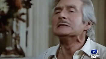 Dominique Saint Claire, milf BCBG, aime se fait défoncer le cul