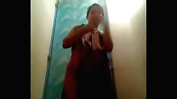 ভাবির গোসল