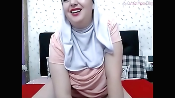 Hijab Girl Masterbating on camera