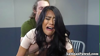 Latina immigrant sucks the US border patrol