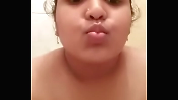 देसी भाभी के बूब्स