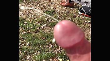 Buiten in openbaar masturberen met publiek